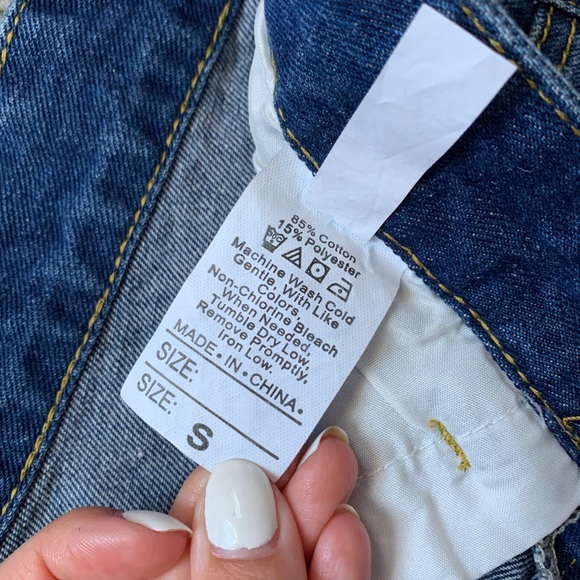 Shein woman’s Jean shorts with Daisy pattern - Picture 4 of 4